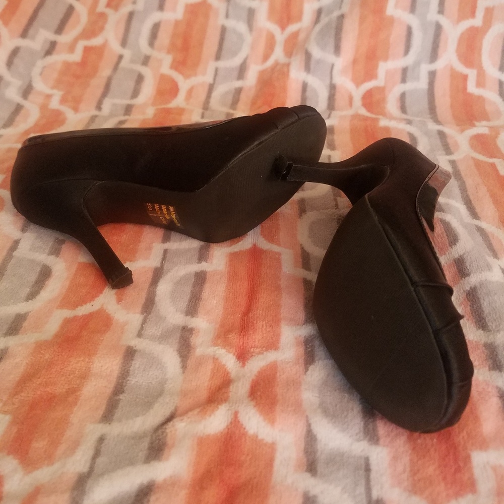 Heels - Picture 2 of 4